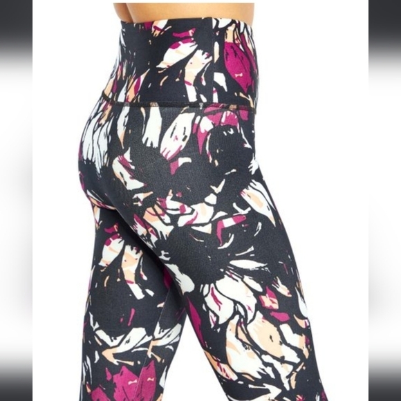 NWT BALANCE COLLECTION 25" MAGENTA LUST ABSTRACT FLORAL CONTENDER COMPRESSION - Picture 2 of 8